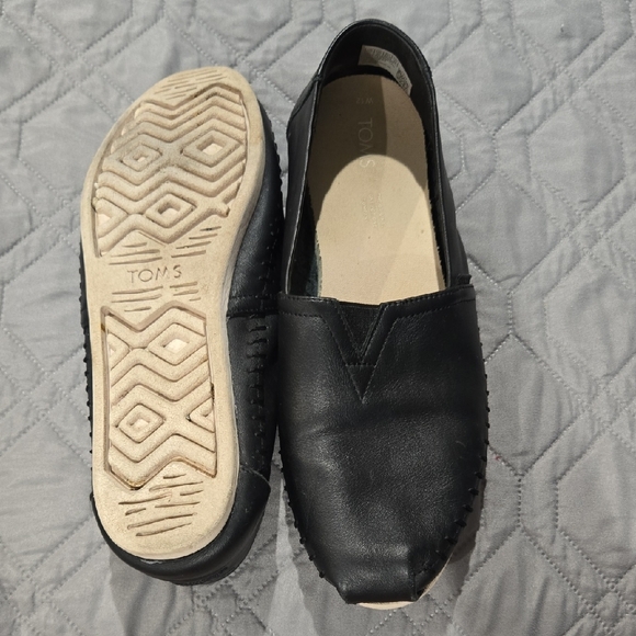 Toms Black Loafers Minimalist Slip-Ons - Picture 5 of 5